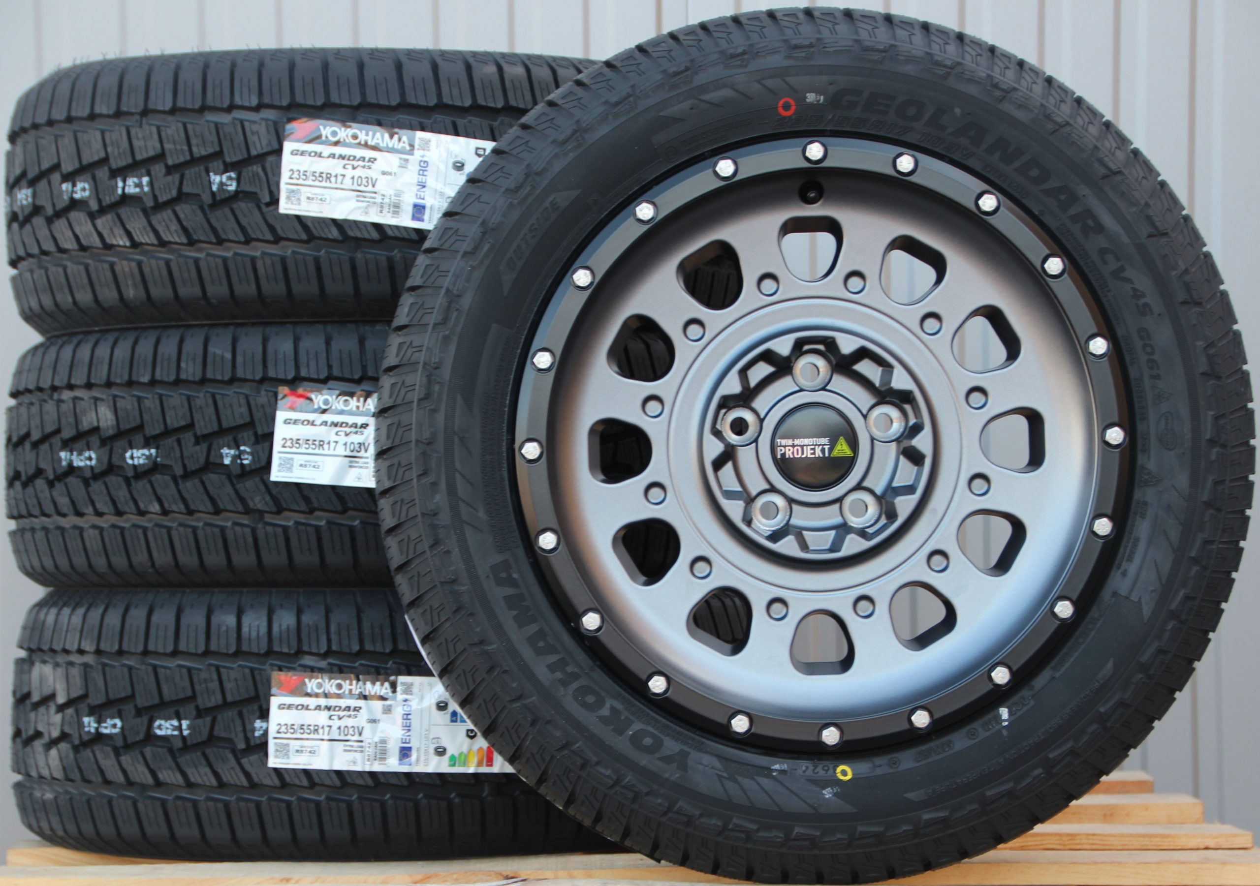 Räder Alufelgen Twin Monotube AT3 Stone mit Anfahrschutzring 17 Zoll + Yokohama G-061 Off Road Allwetterreifen