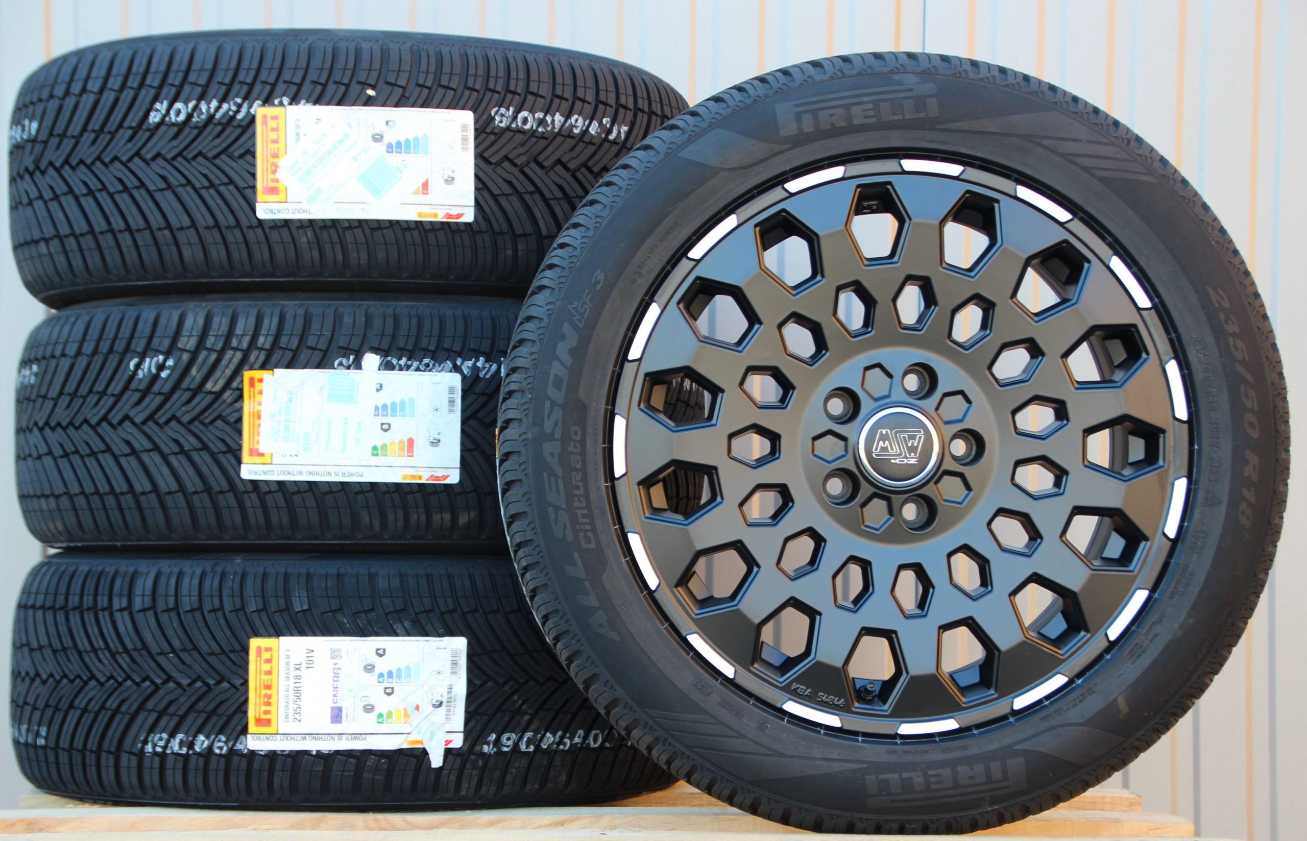 Räder MSW99 schwarz 18 Zoll Alufelgen + Pirelli Allwetterreifen