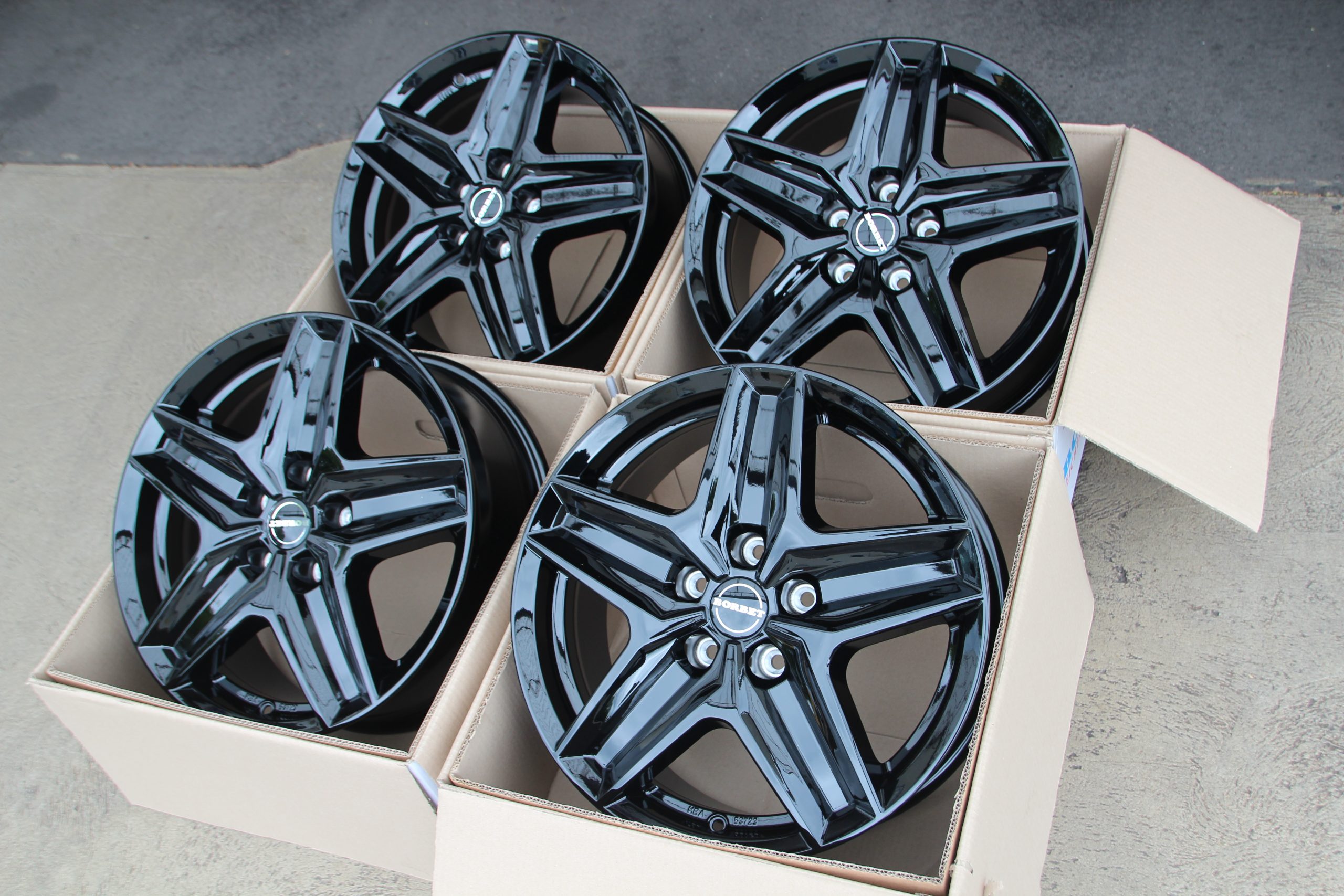 Satz Alufelgen 18 Zoll Borbet CWZ schwarz glanz