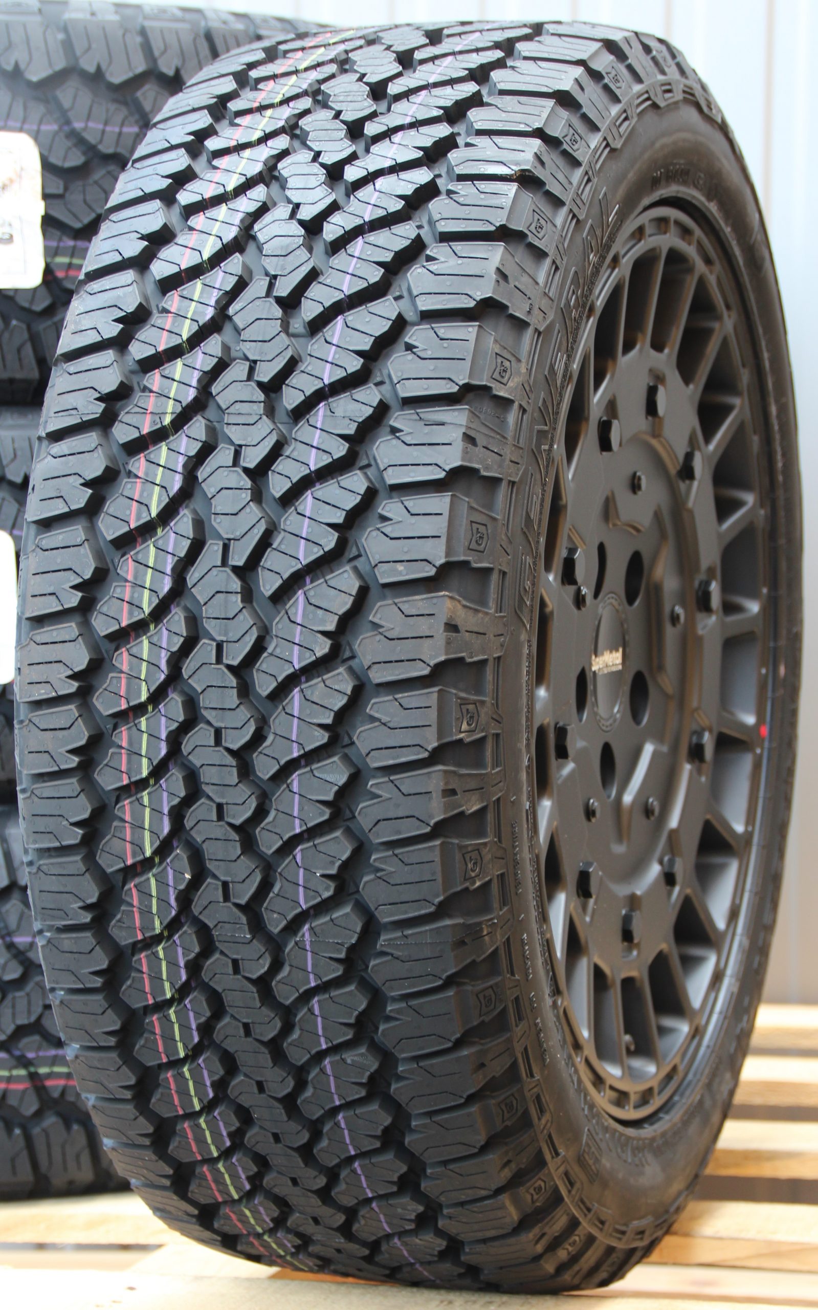 18 Zoll Räder Alufelgen Supermetal Rig matt black + General Grabber AT3 All Terrain – Bild 3