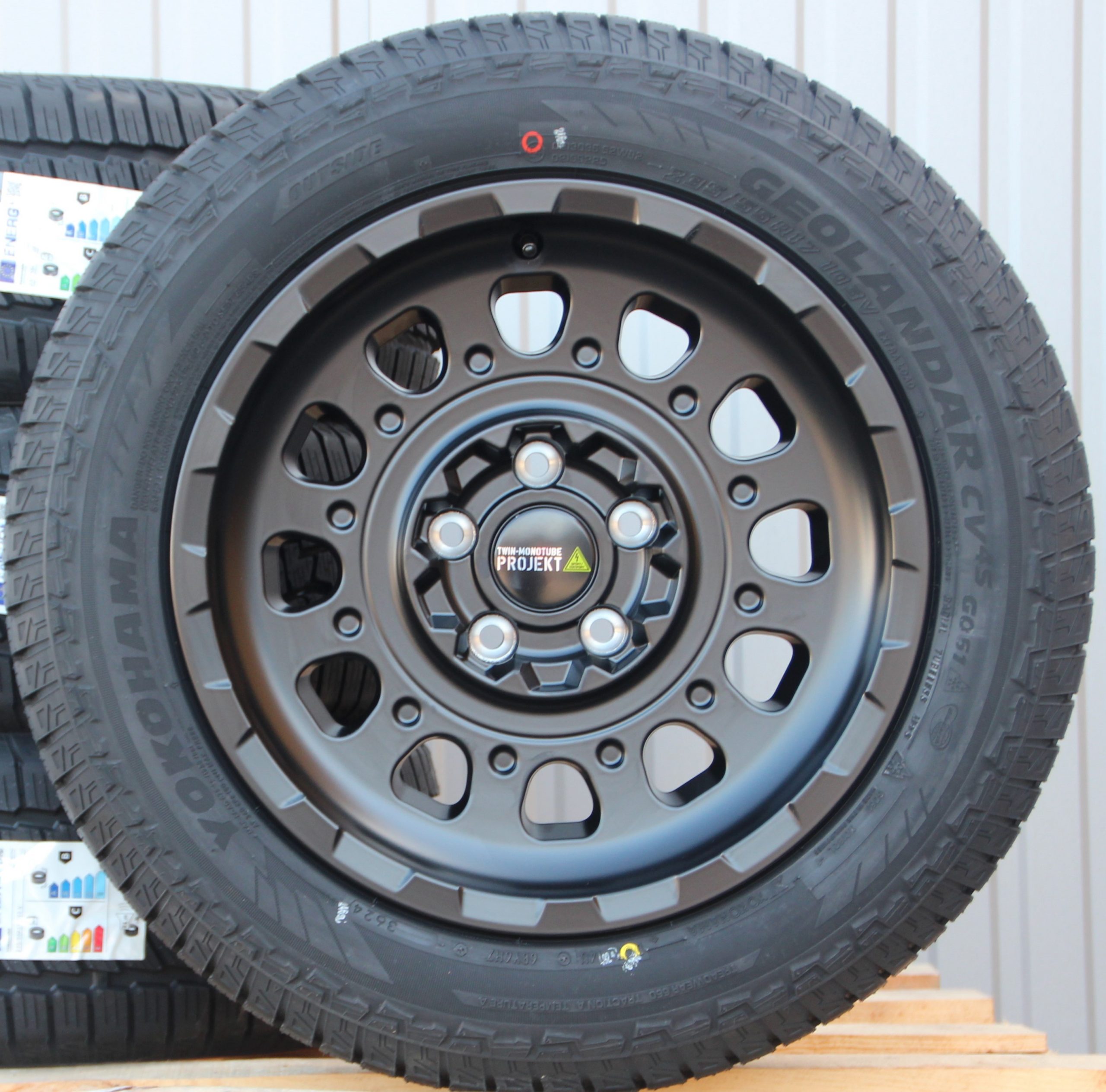 Räder Alufelgen Twin Monotube Projekt AT3 17 Zoll + Hankook Winterreifen