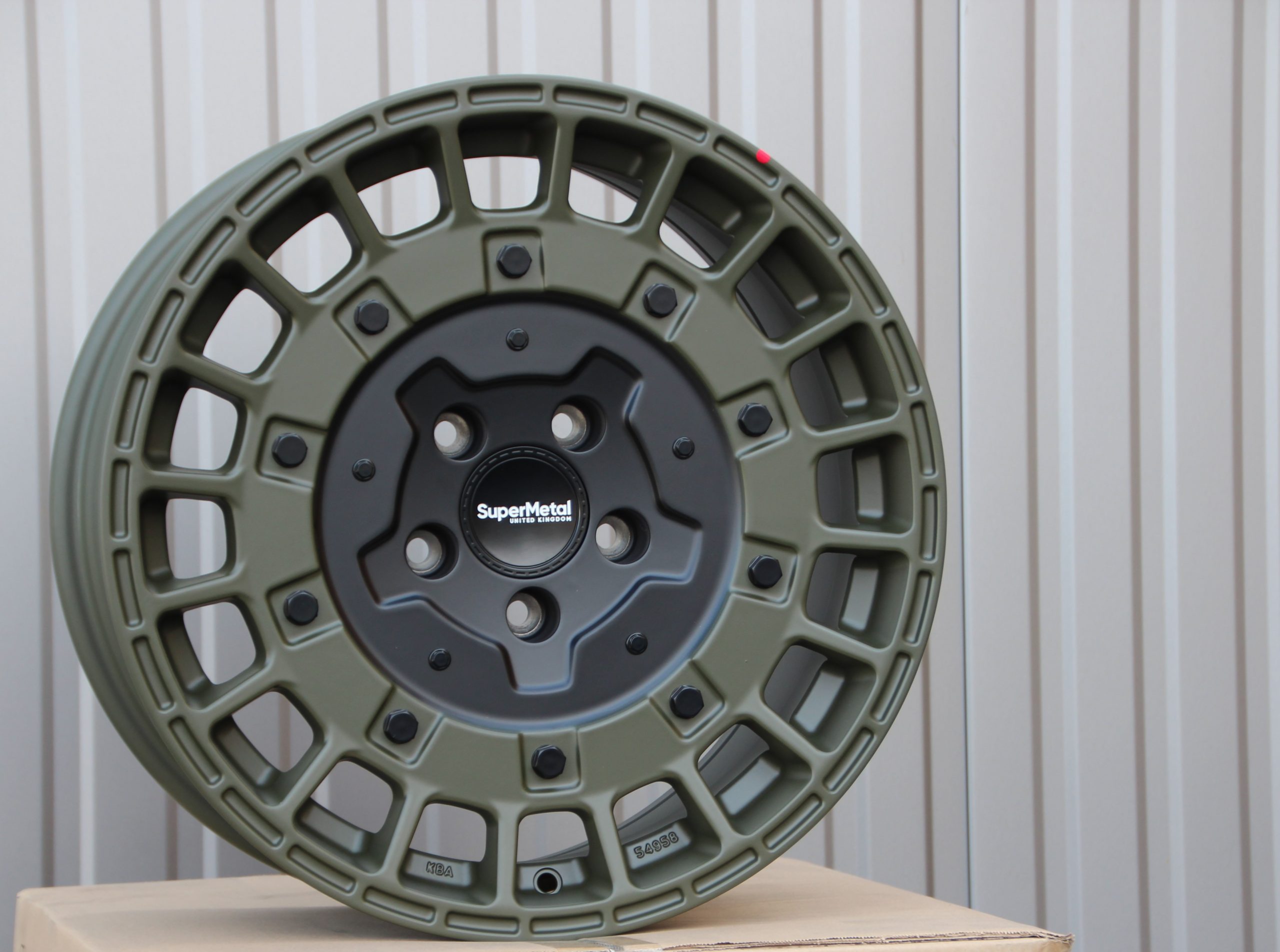 Alufelgen SuperMetal Rig 8x18 ET40 battle green matt