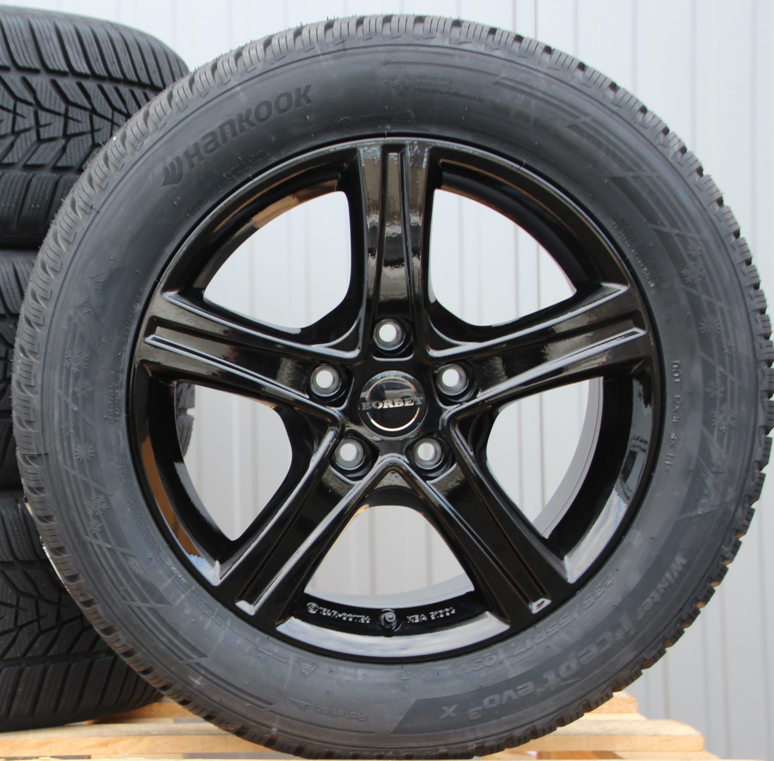 Räder Alufelgen Borbet CWD 17 Zoll schwarz + Tracmax Allwetterreifen