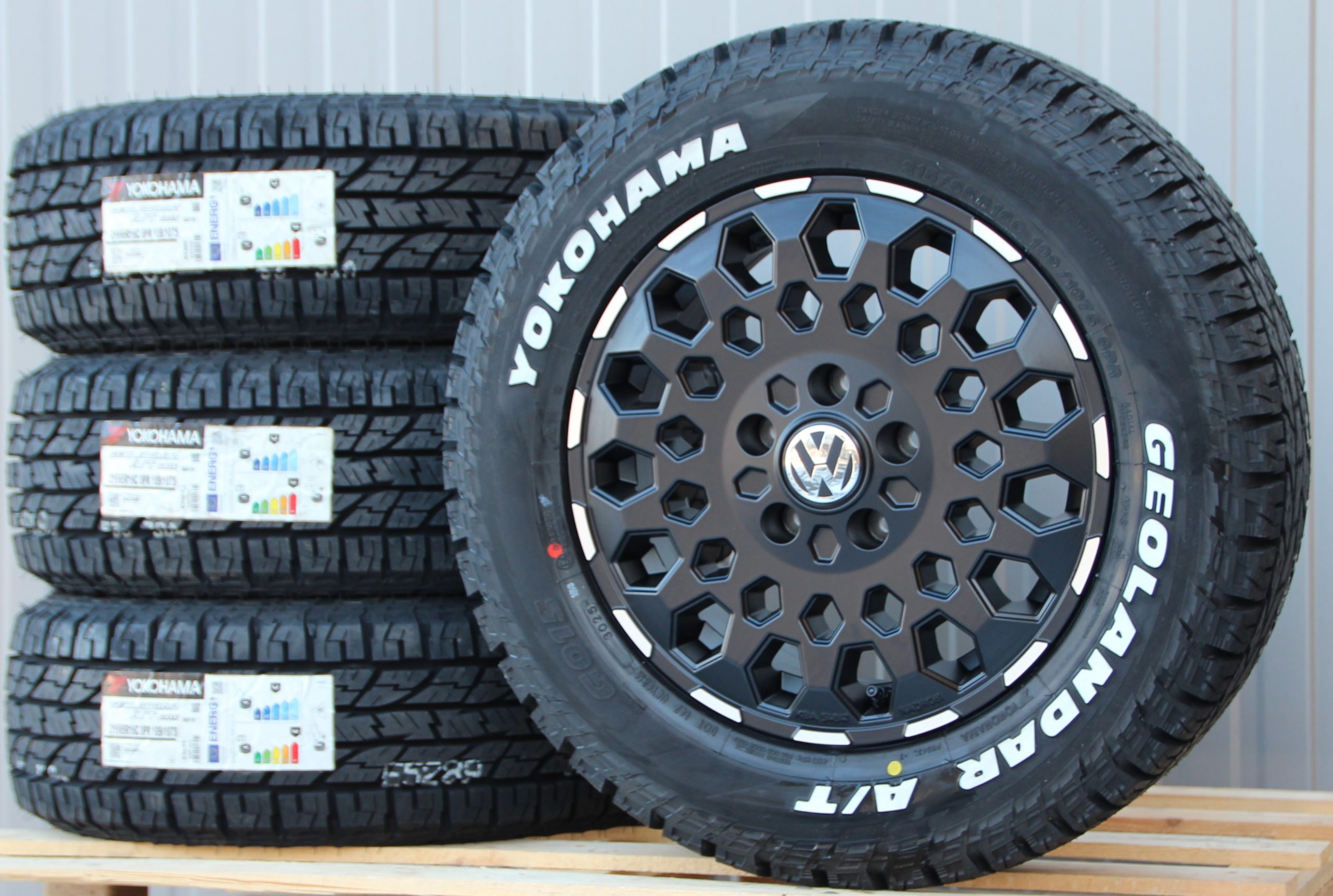 Satz Räder Alufelgen MSW99 matt black lip polished + Yokohama G015 All Terrain Off Road Reifen 215/65 R16C – Bild 2