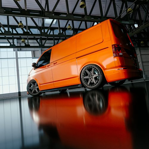 charger-umg-on-orange-t6-2-3 Räder Supermetal Charger 20 Zoll Alufelgen matt grey + 275/35 R20 102Y Continental Allwetterreifen